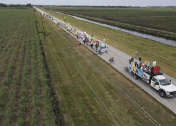 Farmworkers use Florida march to pressure other companies