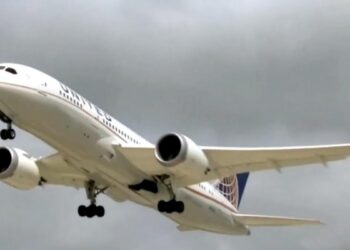 United flight makes emergency landing in Houston after engine issue