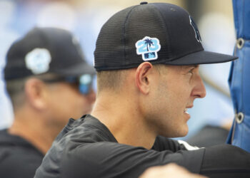 Rizzo gifts wine to Yankees teammates
