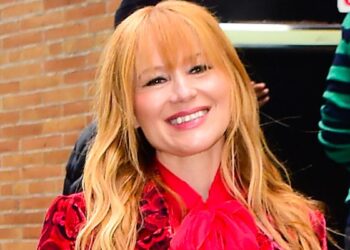 Jewel says her mother ’embezzled’ over $100M from the singer