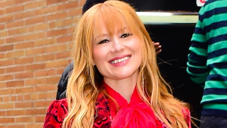 Jewel says her mother ’embezzled’ over $100M from the singer