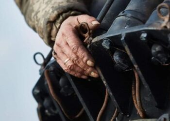 700+ Russian invaders, 21 tanks, and 8 artillery pieces wiped out in a single day in Ukraine