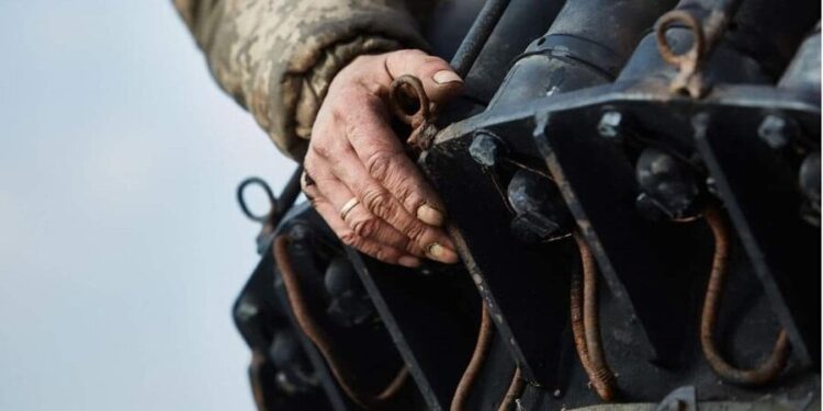 700+ Russian invaders, 21 tanks, and 8 artillery pieces wiped out in a single day in Ukraine