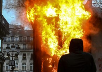 World watches as anger at Macron’s reforms grows