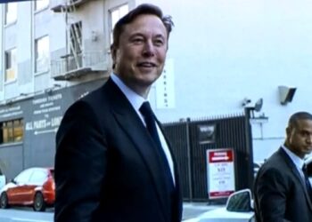 Elon Musk, Steve Wozniak sign letter calling for pause in AI development