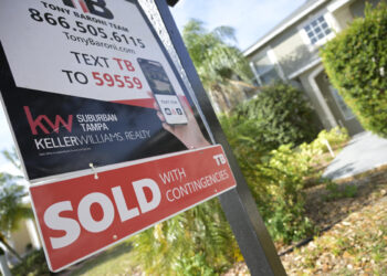 US home sales surged in February as mortgage rates dipped