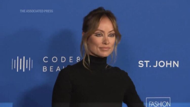 Wilde, Klum, walk carpet at Fashion Awards