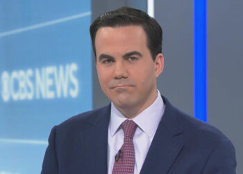 Special counsel "tightening" investigation into Trump as he holds rally in Texas