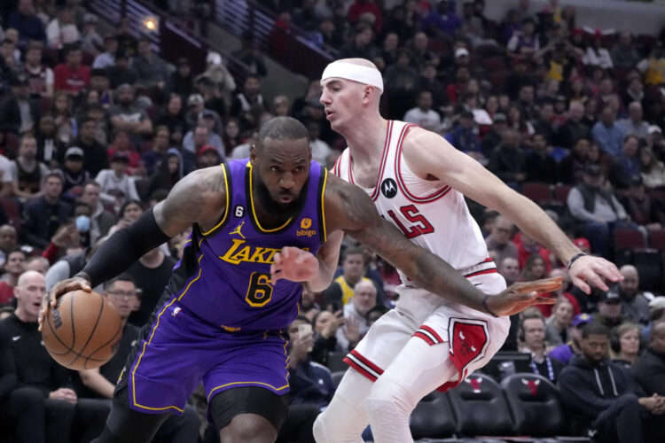 LeBron James, Anthony Davis lead Lakers past Bulls 121-110