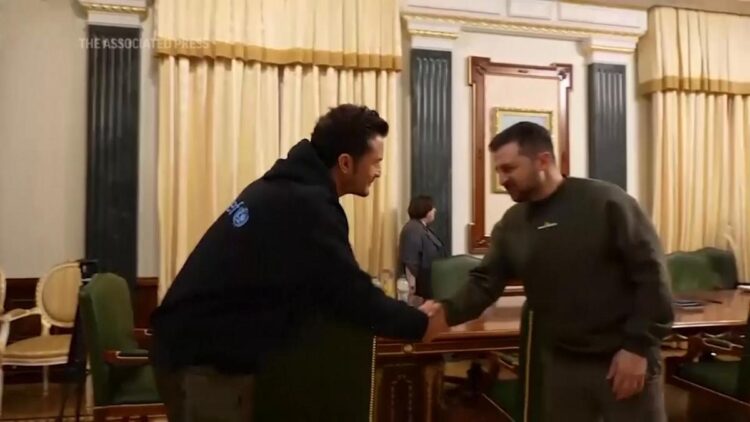 Zelenskyy meets actor Orlando Bloom in Kyiv