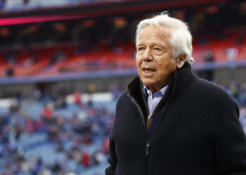 Patriots owner Robert Kraft launches antisemitism campaign