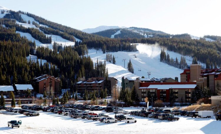 2 Illinois high school students die in sledding crash at Colorado ski resort
