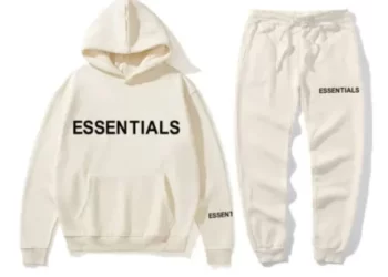 Stay Stylish & Warm With Men’s Essential Hoodies