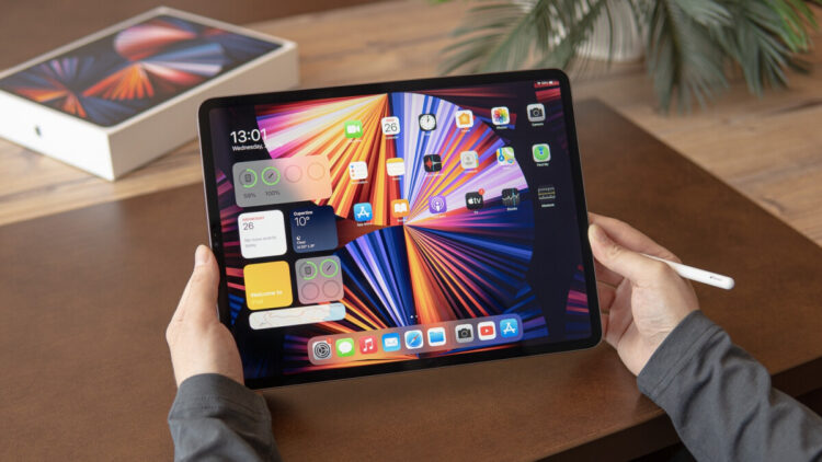 Save up to a monumental $900 on Apple’s iPad Pro 12.9 (2021) with Best Buy’s deal of the day