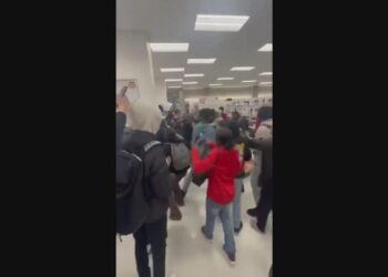 Teen mobs clash in wild San Francisco mall brawl