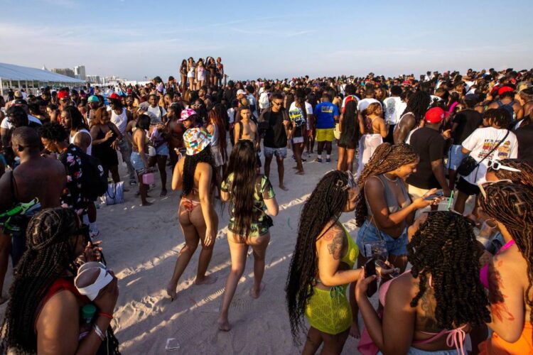 See what the South Beach spring break scene looked like one night after a deadly shooting