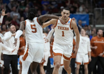 Texas without star Dylan Disu for regional final vs. Miami