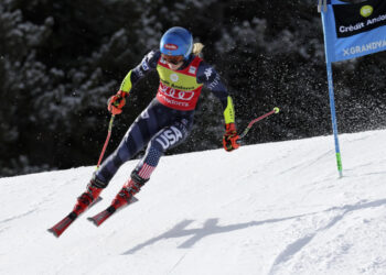 Shiffrin closes in on skiing record with first-run GS lead