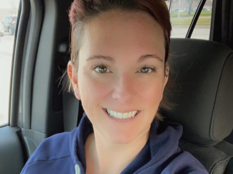 A surrogate has given birth to 7 babies, including 4 for other families. She has no plans to stop.