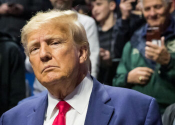 Bragg wrestling with whether to allow Trump to avoid ‘perp walk’