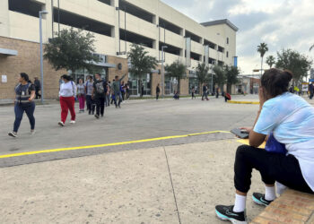 Texas border city struggles with large arrival of migrants