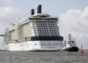 Cruise line let passenger’s body decompose, lawsuit says
