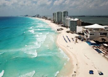 Authorities find 8 bodies in Cancun resort as drug cartel violence rages