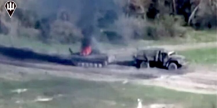 Ukrainian Air Force destroys enemy BMP during rescue attempt – video