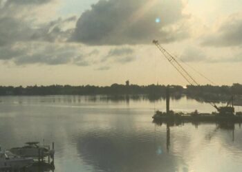 Trump leaves Florida home to surrender to charges in New York