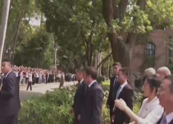 Macron mobbed at university on final day of China trip