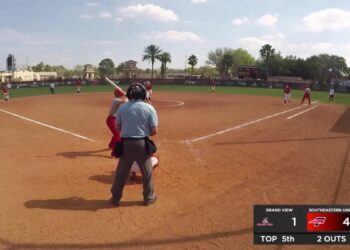 Southeastern softball players help an injured Grand View player in an unbelievable way