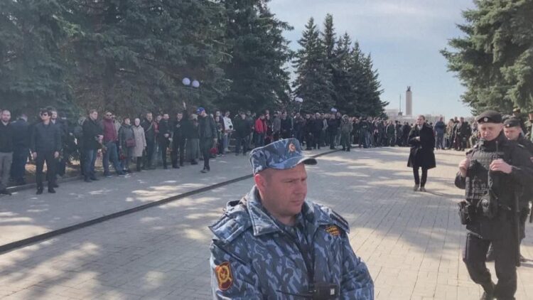 Hundreds turn out for funeral of Russian military blogger