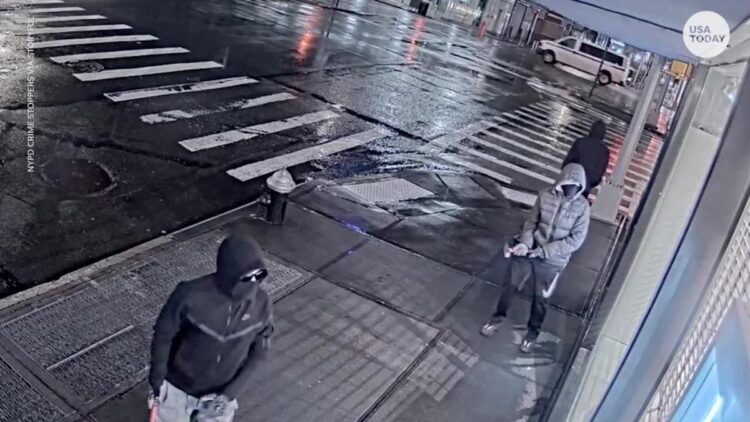 Thieves in New York City take $242,000 worth of Hèrmes handbags from an auction house