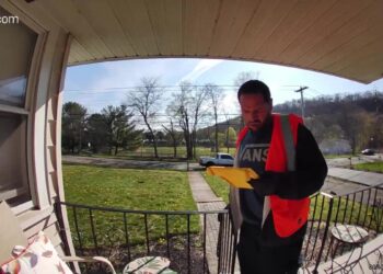 Armed robber posing as delivery person has home invasion attempt repelled in Connecticut