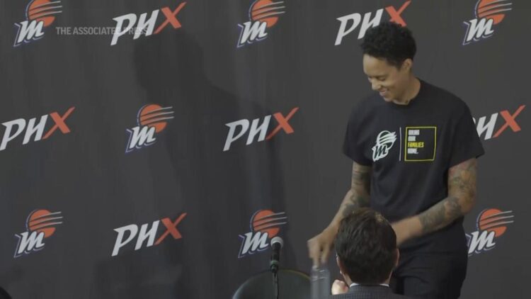 Brittney Griner holds court with Phoenix Mercury