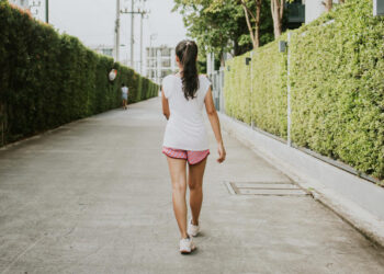 Here’s how long you have to walk each day to lose weight
