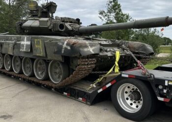 Russian tank captured by Ukrainian forces turns up at Louisiana truck stop