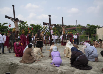 Filipinos to be nailed to crosses despite church objection