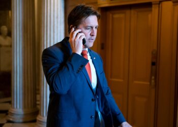 Florida student paper calls out Sasse silence: ‘We’ve all been ghosted’