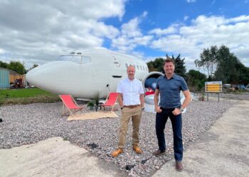 A man spent $24,000 to buy an old Boeing 737 and flip it into a quirky Airbnb rental with a cockpit flight simulator and hot tub. Take a look inside.