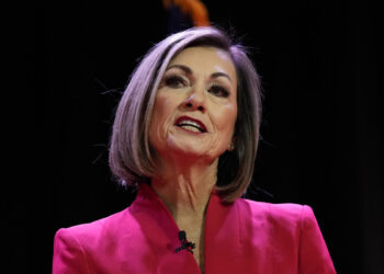 Court rejects governor’s move to dismiss public records suit