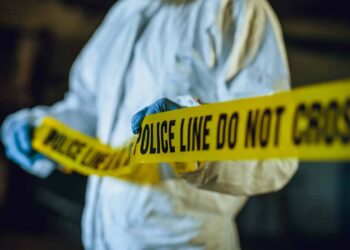 Man dies saving wife after accused gunman ambushes them at mailbox, Arizona cops say