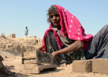 How millions are trapped in modern-day slavery at brick kilns in Pakistan