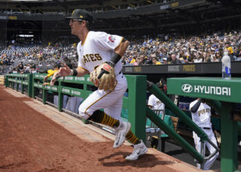 Maggi gets 1st big league hit, RBI after 13 years in minors