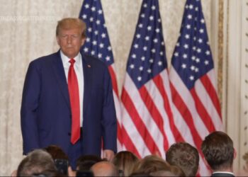 Trump defiant, after indictments, in Florida speech