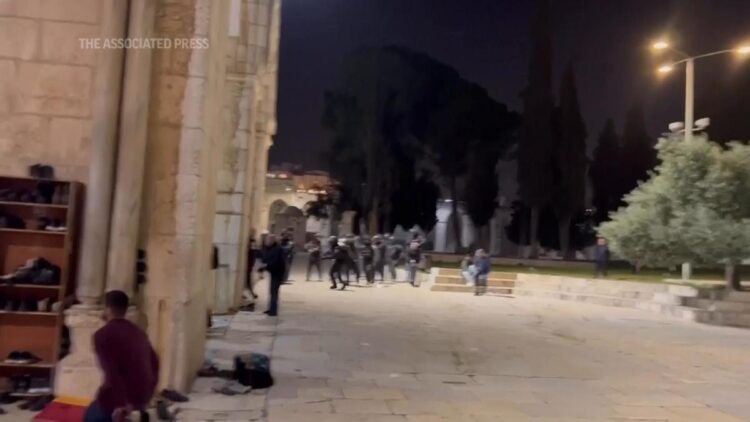Violence resumes at Jerusalem holy site