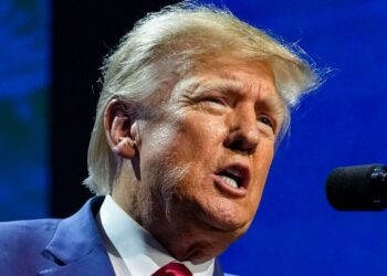 Trump Pans DeSantis At GOP Dinner And His Florida Audience Barely Makes A Peep