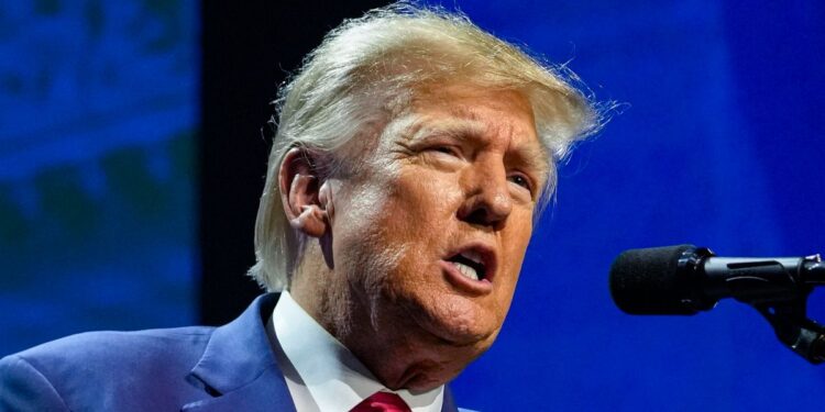 Trump Pans DeSantis At GOP Dinner And His Florida Audience Barely Makes A Peep