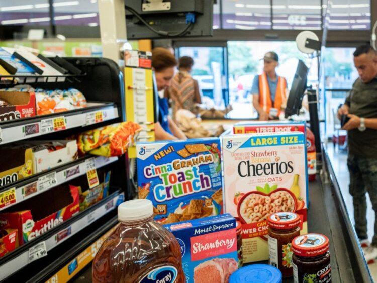 A TikToker was confused and ended up in tears when strangers refused her offer to pay for their groceries