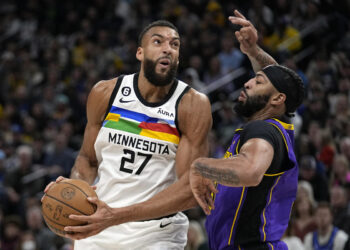 Gobert, Wolves get past punch; big man still has back injury